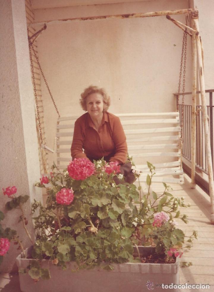 Alte Fotografie: *** QW95 - FOTOGRAFIA - SE&Ntilde;ORA EN UNA TERRAZA