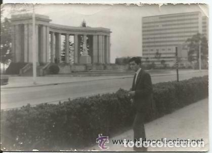 Antique Photography: == B435 - FOTOGRAFIA - JOVEN EN UN BONITO PAISAJE