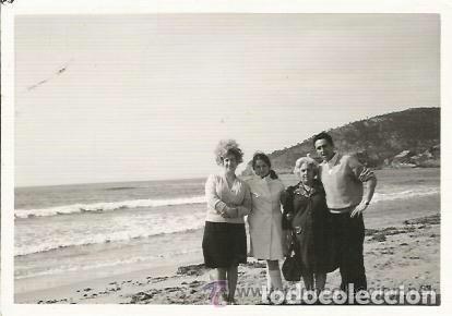 Antique Photography: == B469 - FOTOGRAFIA - GRUPO FAMILIAR DE PASEO POR LA PLAYA