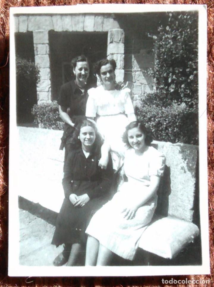 Fotograf&iacute;a antigua: SE&Ntilde;ORITAS POSANDO EN EIBAR - Foto 1
