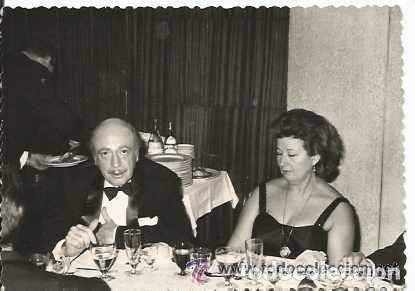 Alte Fotografie: == A609 - FOTOGRAFIA - ELEGANTE PAREJA EN UN BANQUETE