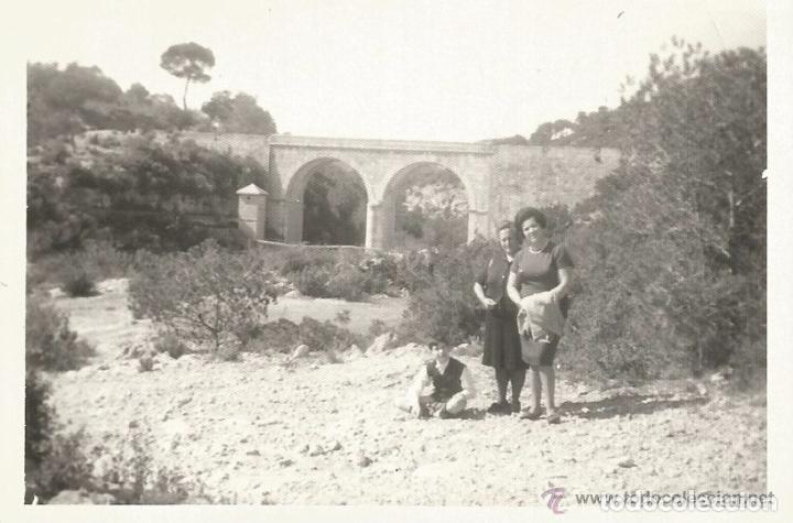 Alte Fotografie: == A614 - FOTOGRAFIA - DOS SE&Ntilde;ORAS Y UN NI&Ntilde;O EN UN BONITO PAISAJE