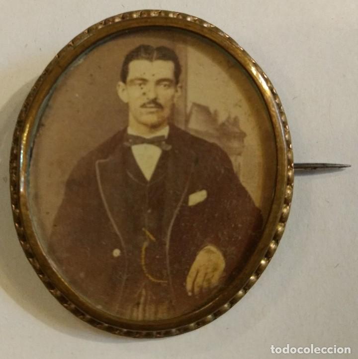Photographie ancienne: Broche antiguo porta fotos. 4,5 x 4 cm