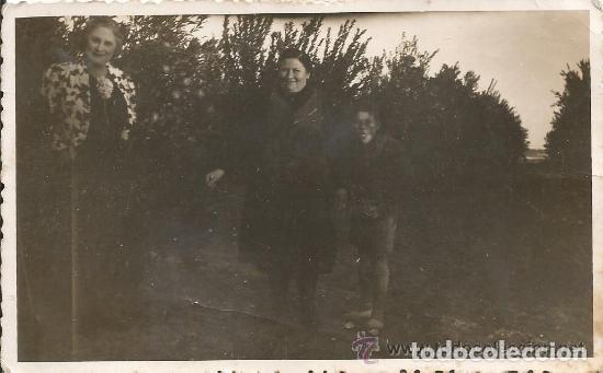 Fotograf&iacute;a antigua: :::: C05 - FOTOGRAFIA - SE&Ntilde;ORAS Y NI&Ntilde;O EN EL CAMPO