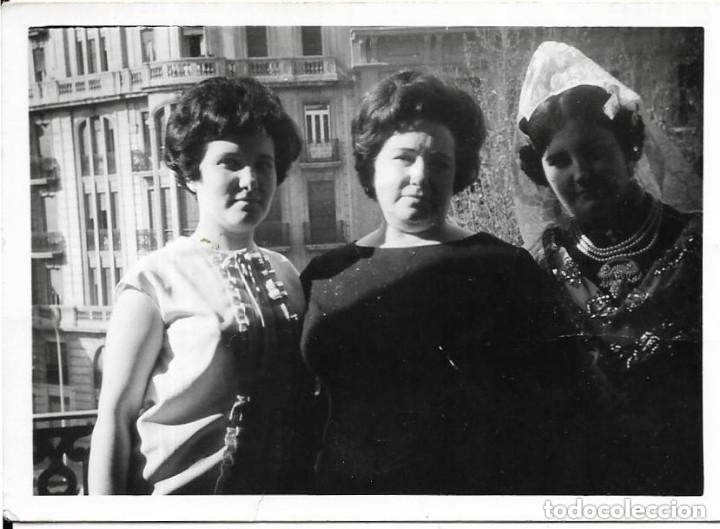 Antique Photography: == NA266 - FOTOGRAFIA - FALLERA CON SU FAMILIA