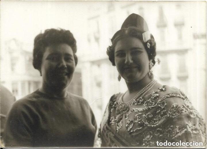 Antique Photography: == NA268 - FOTOGRAFIA - FALLERA CON UNA AMIGA
