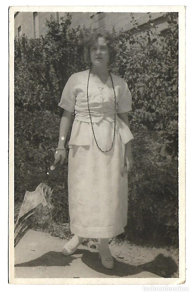 Antique Photography: 710- EXTRAORDINARIA FOTOGRAFIA ANTIGUA-DE UNA DAMA - EN EL ESCORIAL EN JULIO DE 1920