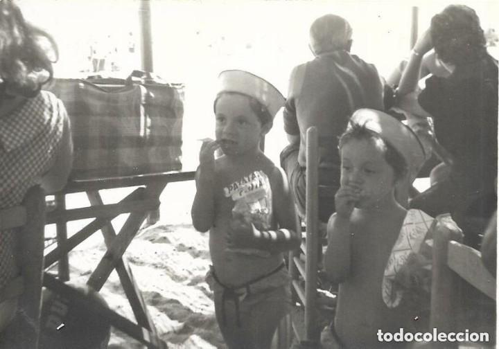 Alte Fotografie: :::: WW107 - FOTOGRAFIA - NI&Ntilde;ITOS COMIENDO PATATAS FRITAS