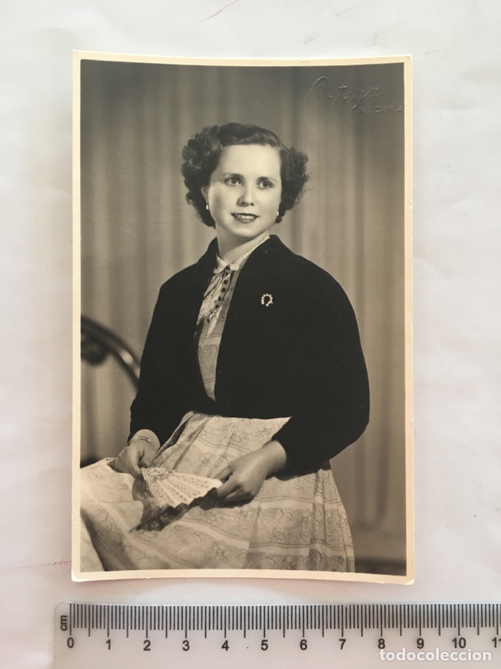 Alte Fotografie: RETRATO. SE&Ntilde;ORITA. FOT&Oacute;GRAFO ORTEGA. ALCIRA. A&Ntilde;O 1954.