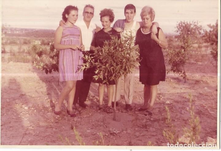 Fotografia antiga: == NA34 - FOTOGRAFIA - GRUPO DE AMIGOS EN EL CAMPO