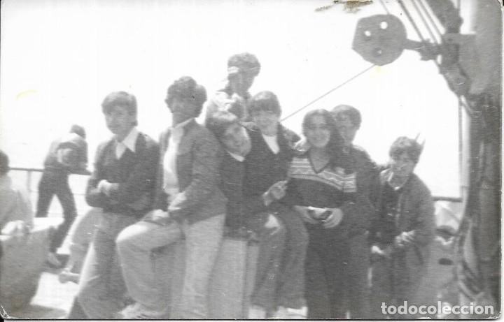 Fotografia antiga: == NA52 - FOTOGRAFIA - GRUPO DE JOVENCITOS EN UN BARCO