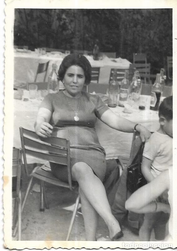 Fotograf&iacute;a antigua: == NA479 - FOTOGRAFIA - SE&Ntilde;ORA EN UNA TERRAZA