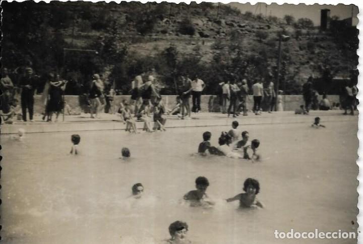 Fotograf&iacute;a antigua: == NA480 - FOTOGRAFIA - GENTE TOMANDO EL BA&Ntilde;O EN UNA PISCINA
