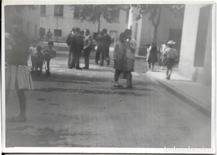 Fotograf&iacute;a antigua: == NA485 - FOTOGRAFIA - GENTE EN LA CALLE