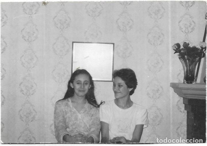 Fotograf&iacute;a antigua: == NA509 - FOTOGRAFIA - PAREJA DE CHICAS