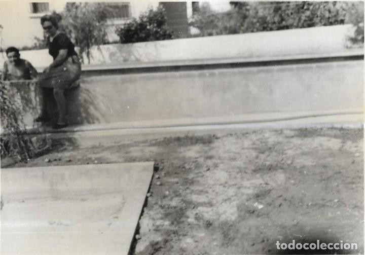 Fotograf&iacute;a antigua: == NA531 - FOTOGRAF&Iacute;A - PERSONAS EN UNA PISCINA