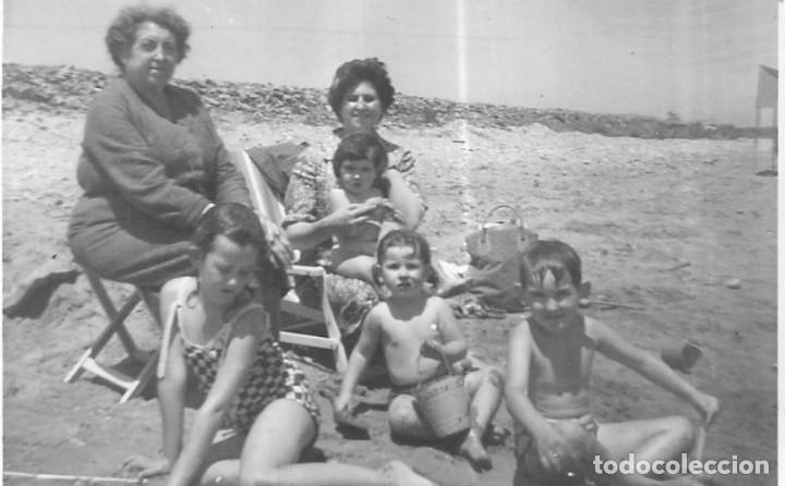 Fotograf&iacute;a antigua: == NA557 - FOTOGRAF&Iacute;A - FAMILIA EN LA PLAYA