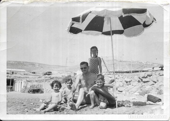 Fotograf&iacute;a antigua: ==NA568 - FOTOGRAF&Iacute;A - FAMILIA EN LA PLAYA