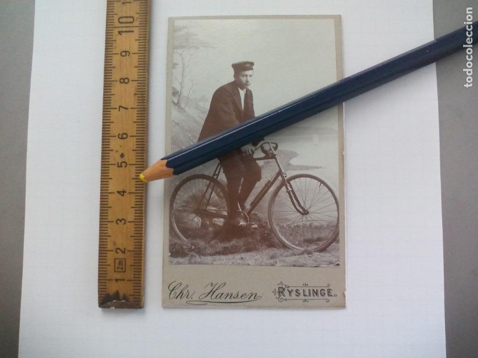 Fotograf&iacute;a antigua: ANTIGUA FOTOGRAFIA JOVEN EN BICICLETA, CICLISTA, DINAMARCA. CHR. HANSEN RYSLINGE FOTOGRAF Foto photo