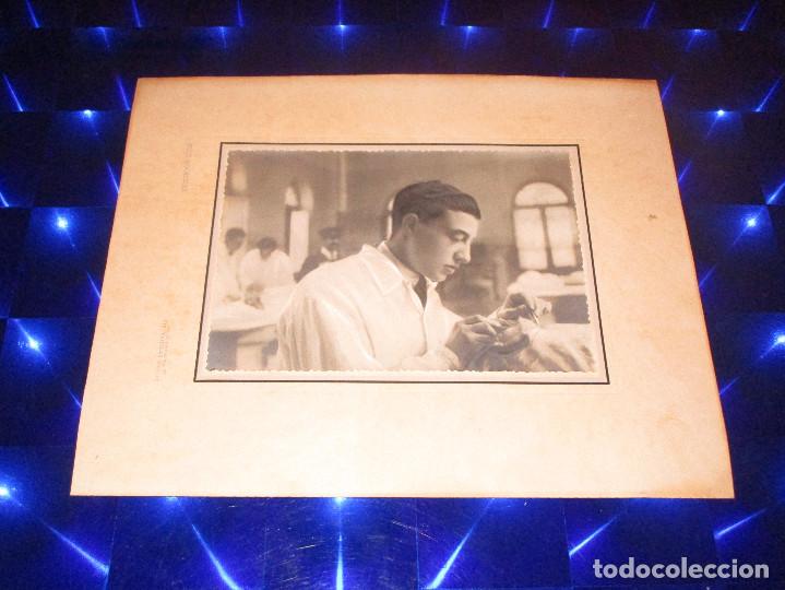 Fotograf&iacute;a antigua: ANTIGUA FOTOGRAFIA - POSIBLEMENTE MEDICO CON INSTRUMENTOS MEDICOS - FOTO RODRIGUEZ - PTE. VALLECAS