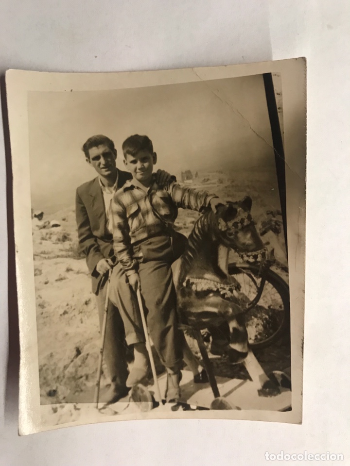 Fotografia antiga: NI&Ntilde;OS. Fotograf&iacute;a antigua. (4) AL GALOPE DE MI CABALLO DE CART&Oacute;N. FOTOGRAF&Iacute;A (h.1940?)