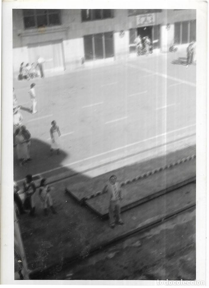 Alte Fotografie: == NA650 - FOTOGRAFIA - GENTE EN LA CALLE