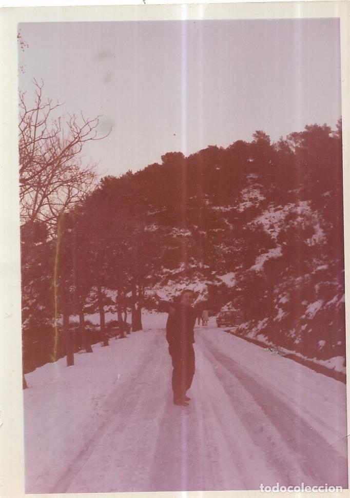 Alte Fotografie: == NA656 - FOTOGRAFIA - HOMBRE EN PAISAJE NEVADO