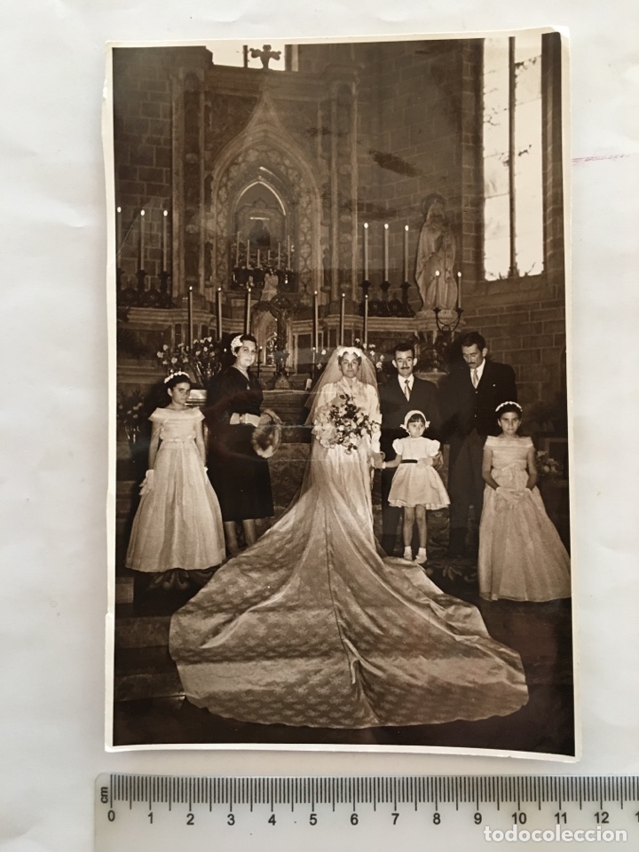 Fotograf&iacute;a antigua: FOTO. RECI&Eacute;N CASADOS ANTE EL ALTAR, SAN AGUST&Iacute;N?.FINEZAS. H. 1950?.
