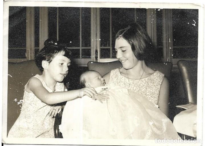 Alte Fotografie: :::: JN436 - FOTOGRAFIA - JOVEN CON BEB&Eacute; EN BRAZOS - 17 X 12 CM.