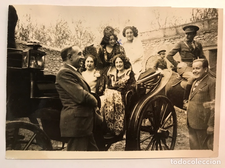 Fotograf&iacute;a antigua: FOTOGRAF&Iacute;A ANTIGUA. Plaza de Toros de Calatayud. Calesa con bonitas Se&ntilde;oras y Militares (h.1930?)
