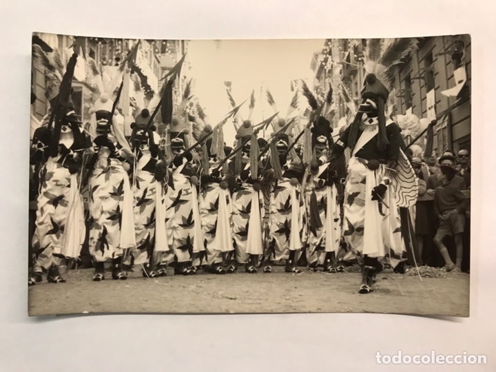 Fotografia antiga: ALCOY (Alicante) FOTOGRAF&Iacute;A ORIGINAL. Moros y Cristianos. Escuadra MOROS (h.1970?)