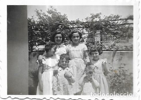 Fotografia antiga: == C556 - FOTOGRAFIA PEQUE&Ntilde;O FORMATO - GRUPO DE JOVENCITOS EN EL PANTANO DE ALARCON