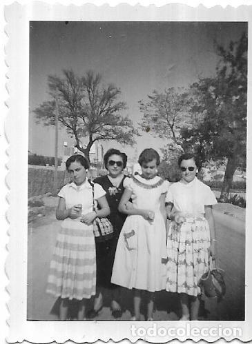 Fotografia antiga: == C557 - FOTOGRAFIA PEQUE&Ntilde;O FORMATO - CUATRO AMIGAS