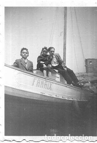 Alte Fotografie: == D199 - FOTOGRAFIA PEQUE&Ntilde;O FORMATO - SE&Ntilde;OR CON SUS NI&Ntilde;OS EN UNA BARCA