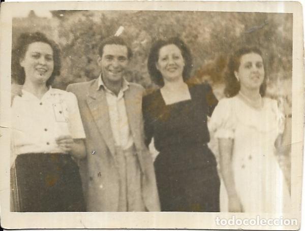 Alte Fotografie: == D303 - FOTOGRAFIA - GRUPO DE AMIGOS - 1948