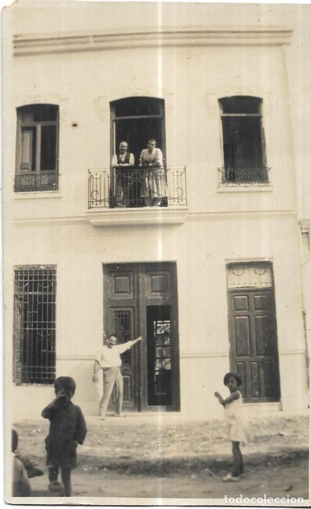 Alte Fotografie: *** D483 - FOTOGRAFIA - GENTE EN UN BALCON