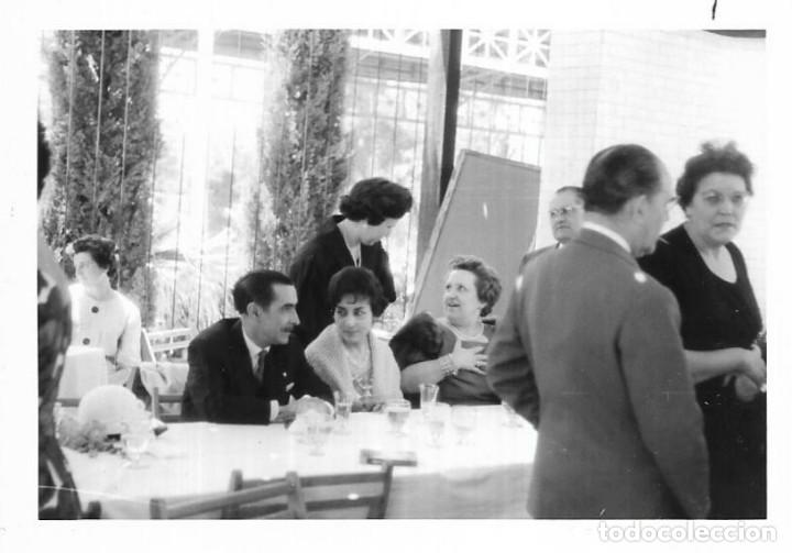 Fotograf&iacute;a antigua: == E214 - FOTOGRAFIA - AMIGOS EN UNA FIESTA