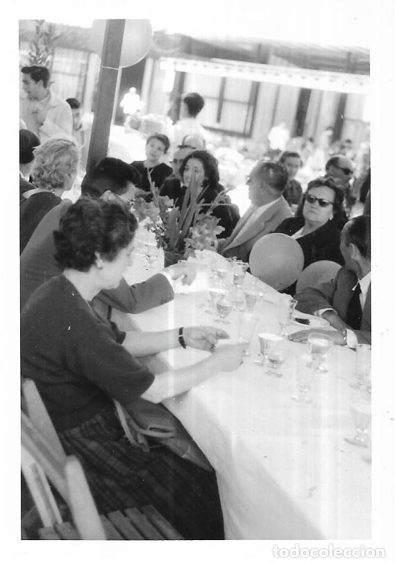 Fotograf&iacute;a antigua: == E215 - FOTOGRAFIA - AMIGOS EN UNA FIESTA