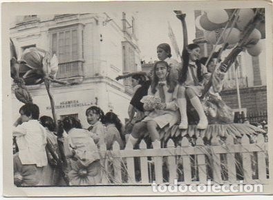 Fotograf&iacute;a antigua: FOTO CARNAVAL DE CADIZ. A&Ntilde;O 1975. CARROZA INFANTIL EN LA CABALGATA   FOTCAR-002