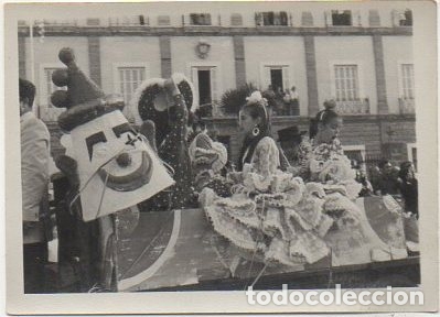 Fotograf&iacute;a antigua: FOTO CARNAVAL DE CADIZ. A&Ntilde;O 1975. CARROZA EN LA CABALGATA   FOTCAR-007