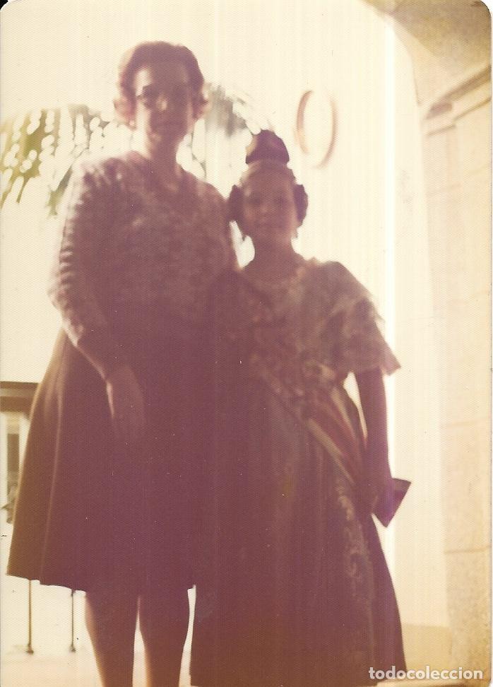 Fotograf&iacute;a antigua: == G692 - FOTOGRAFIA - SE&Ntilde;ORA CON UNA JOVEN FALLERITA