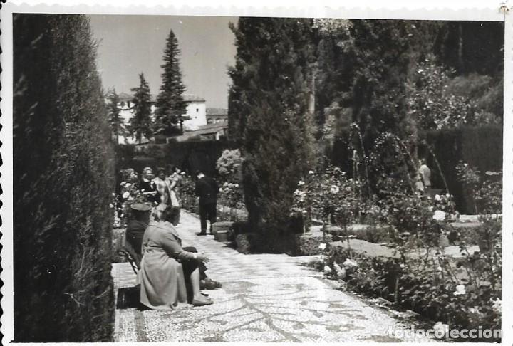 Alte Fotografie: :::: T327 - FOTOGRAFIA - GENTE EN UN JARDIN