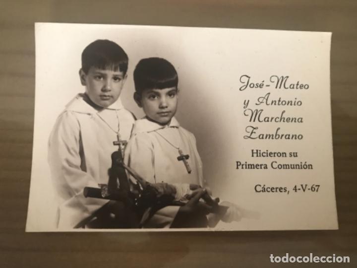 Fotografia antiga: ANTIGUA FOTOGRAF&Iacute;A RECORDATORIO COMUNI&Oacute;N CACERES 1967