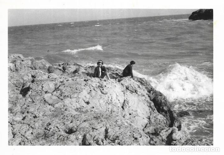 Fotografia antiga: *** CU167 - FOTOGRAFIA - PAREJA JUNTO AL MAR