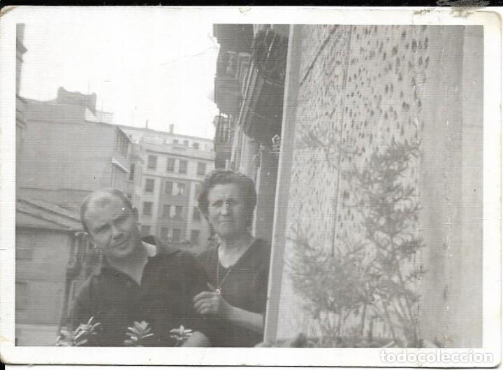 Fotografia antiga: *** CU170 - FOTOGRAFIA - PAREJA EN UN BALCON