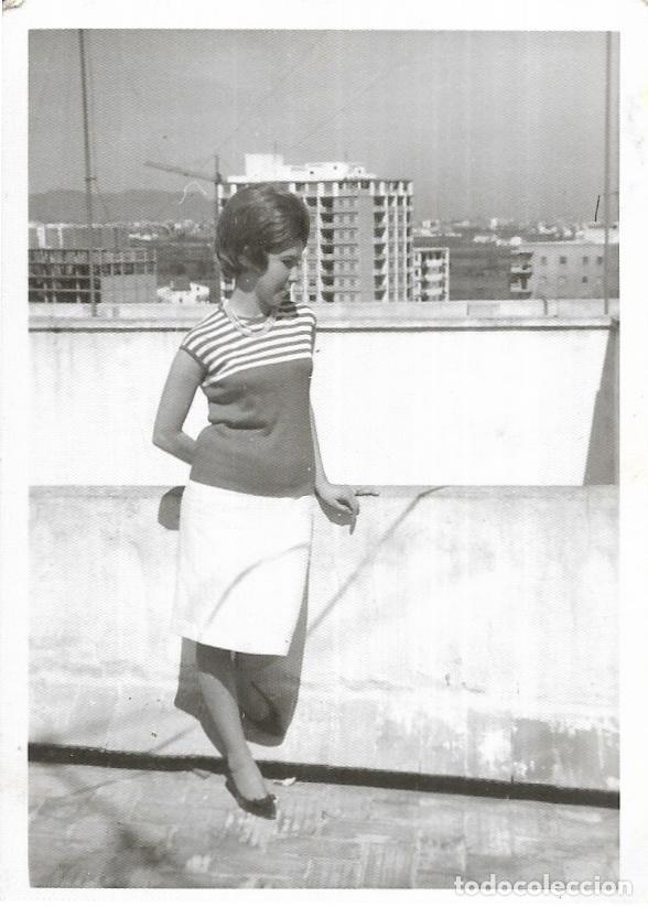 Fotografia antiga: *** CU171 - FOTOGRAFIA - JOVEN EN UNA TERRAZA