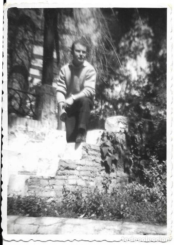 Fotografia antiga: *** CU181 - FOTOGRAFIA - JOVEN EN UN JARDIN