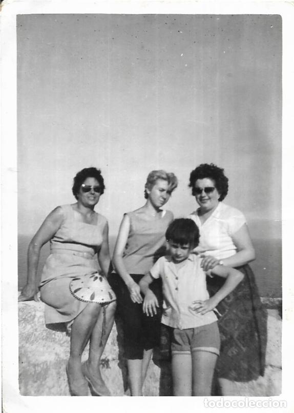 Fotografia antiga: *** CU196 - FOTOGRAFIA - TRES AMIGAS CON UN JOVENCITO