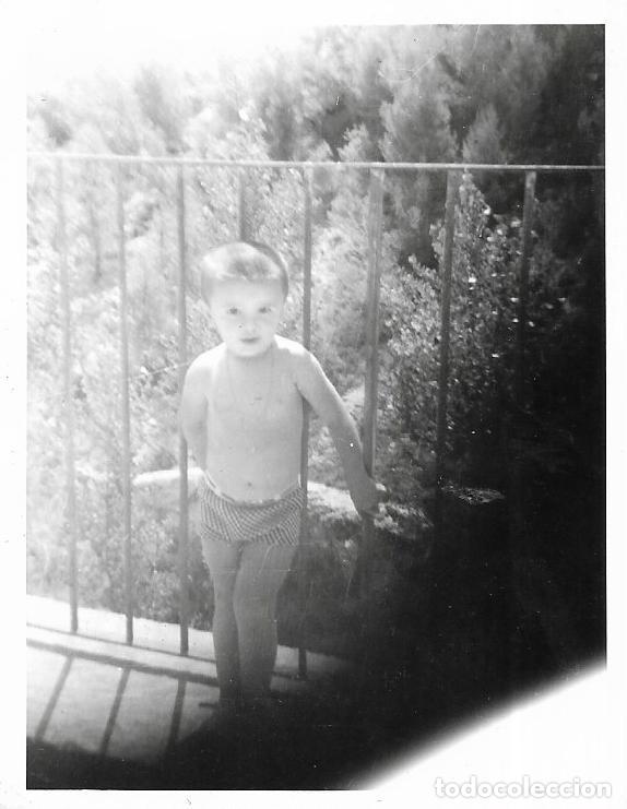 Fotografia antiga: *** CU208 - FOTOGRAFIA - NINITO EN UN BALCON