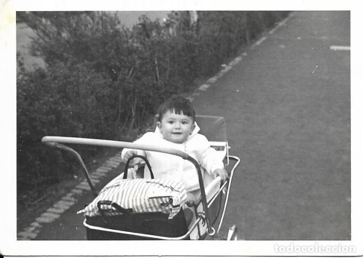 Fotografia antiga: == CU219 - FOTOGRAFIA - NI&Ntilde;ITA EN SU SILLITA